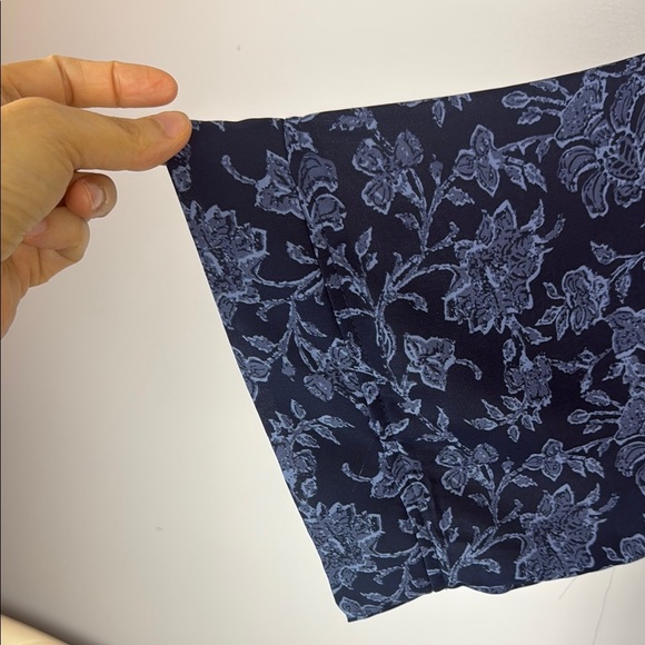 Tahari Blue Robe with Elegant Floral Print Size Large/XLarge - Picture 5 of 11